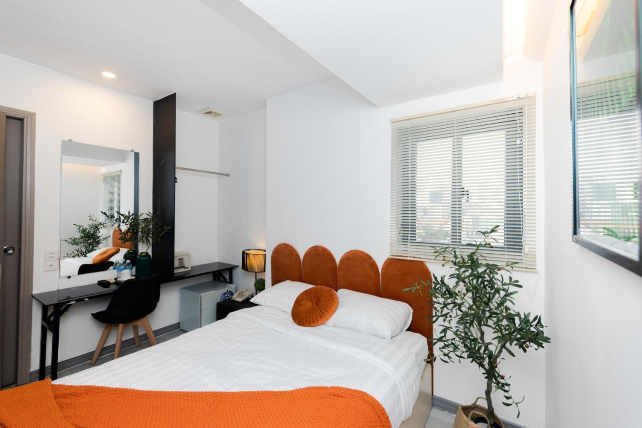 The One Premium Hotel Ho Chi Minh City Exterior photo